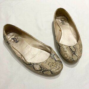 A.co Beige Snake Skin Print Ballet Flats Slippers Women's Size 8